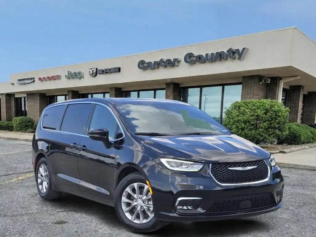 2026 Chrysler Pacifica Limited's photo
