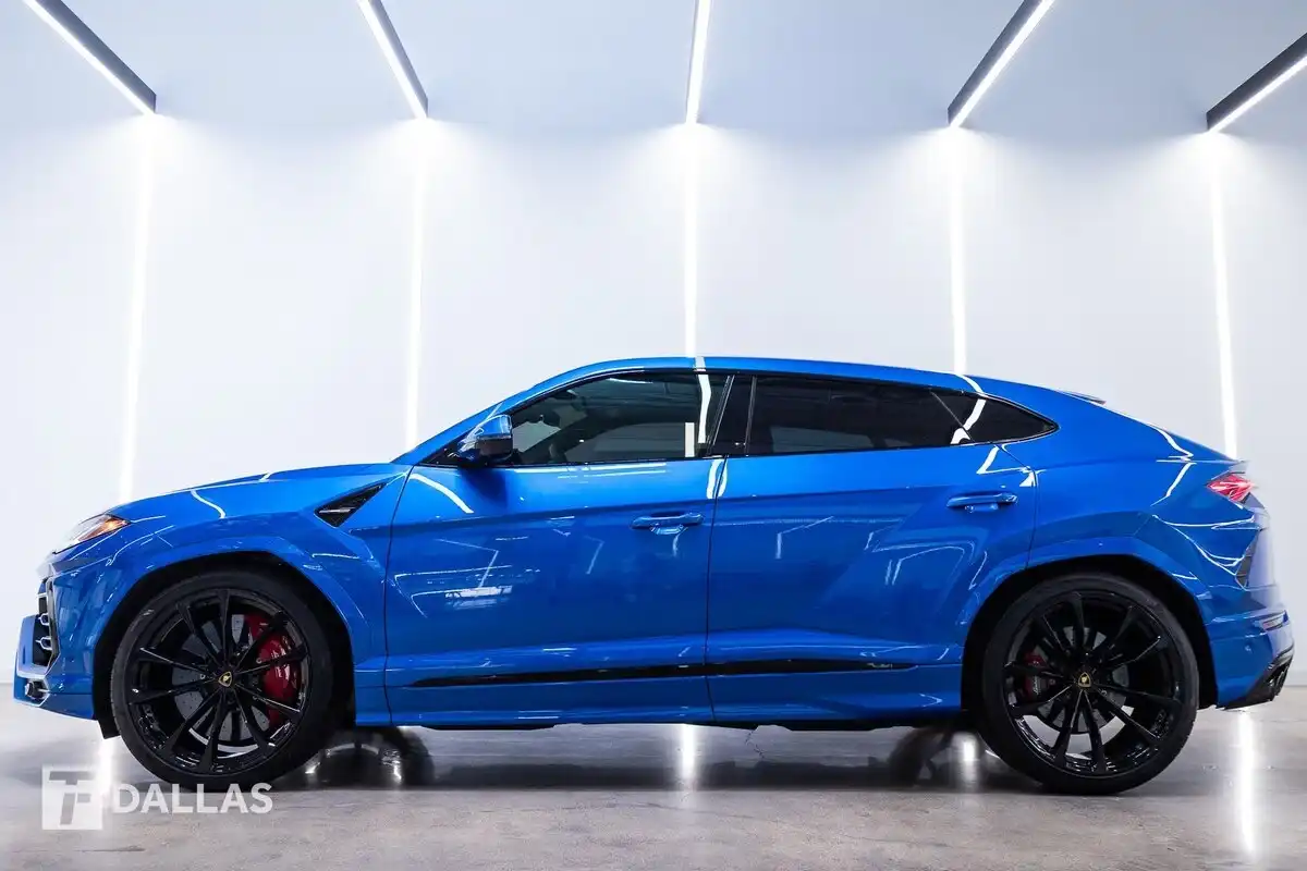 2022 Lamborghini Urus 4.0 V8 Graphite Capsule's photo
