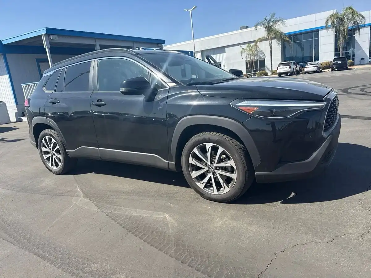 2023 Toyota Corolla Cross XLE AWD's photo