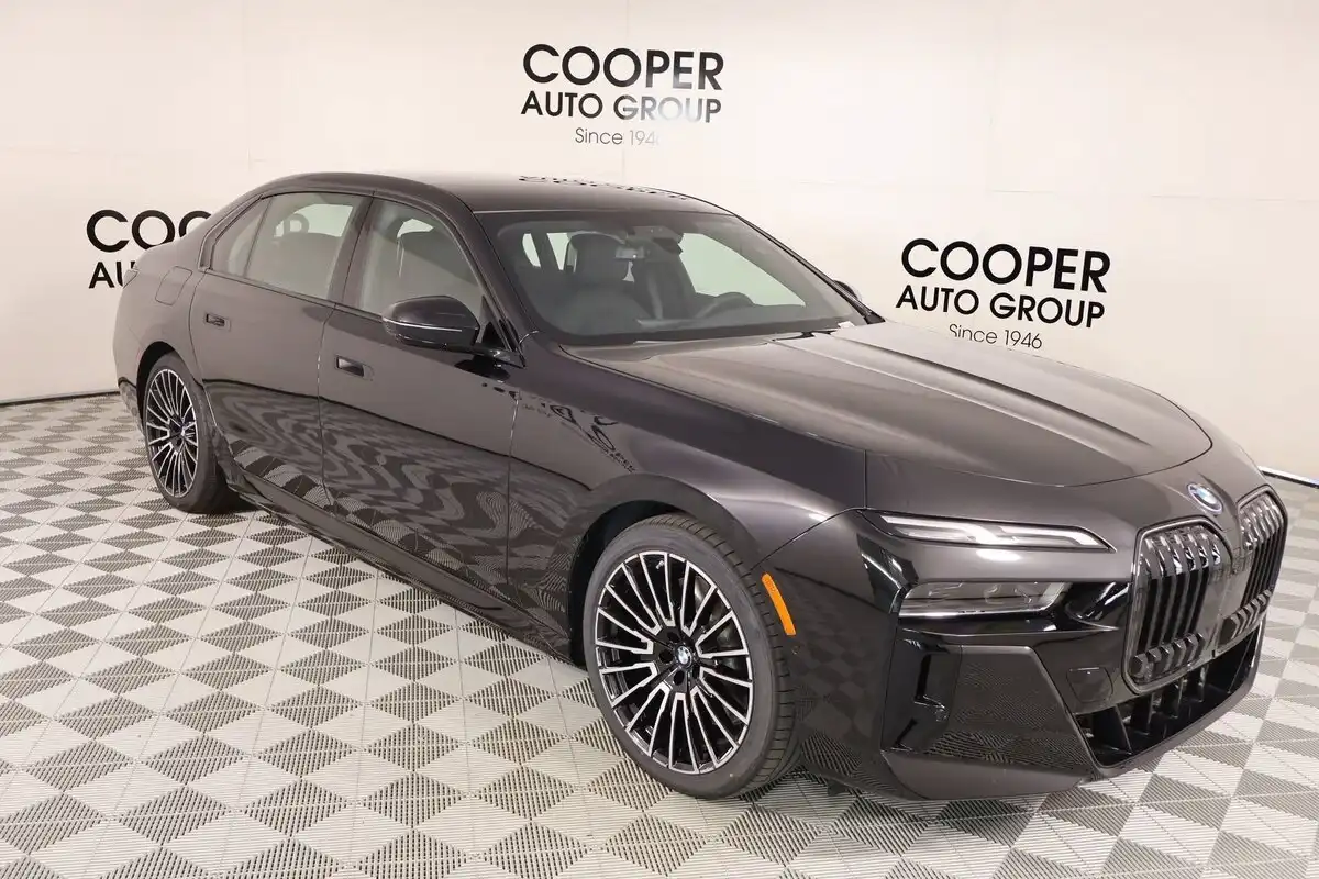 2026 BMW 7 Series 750e xDrive Sedan's photo