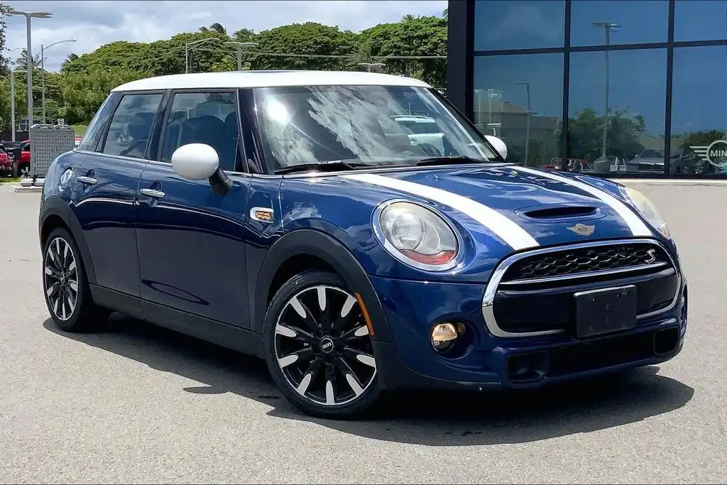 2018 MINI Cooper S 4 Door's photo