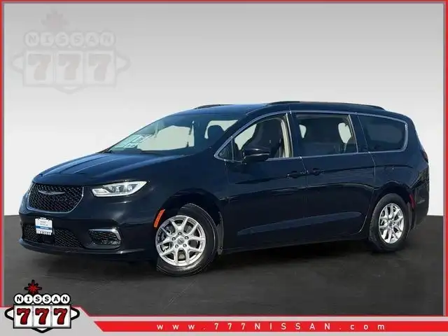 2022 Chrysler Pacifica Touring L's photo