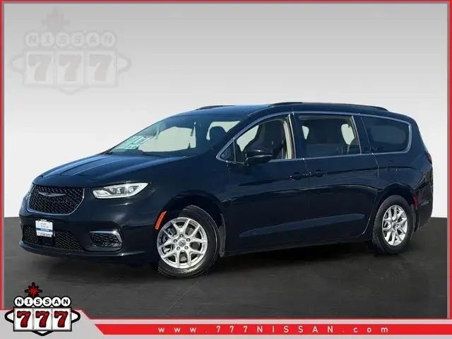 2022 Chrysler Pacifica Touring L's photo