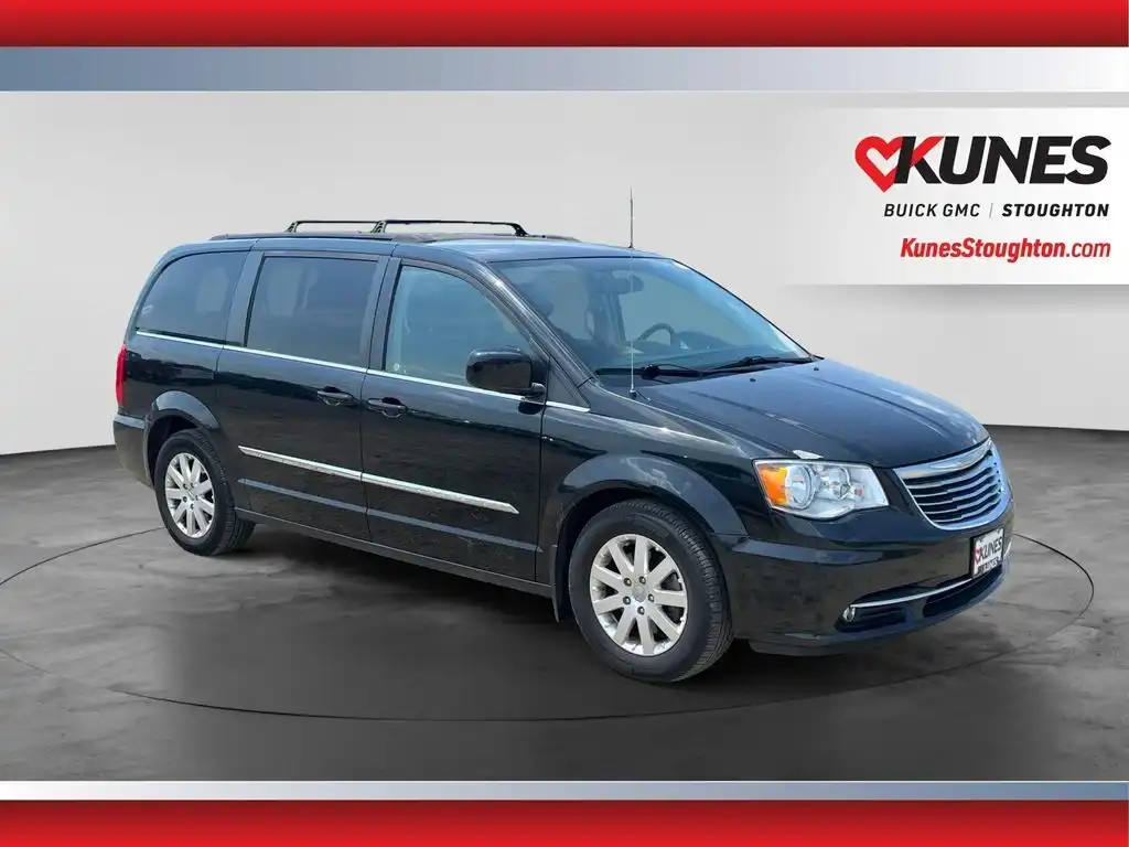 2016 Chrysler Town & Country Touring's photo
