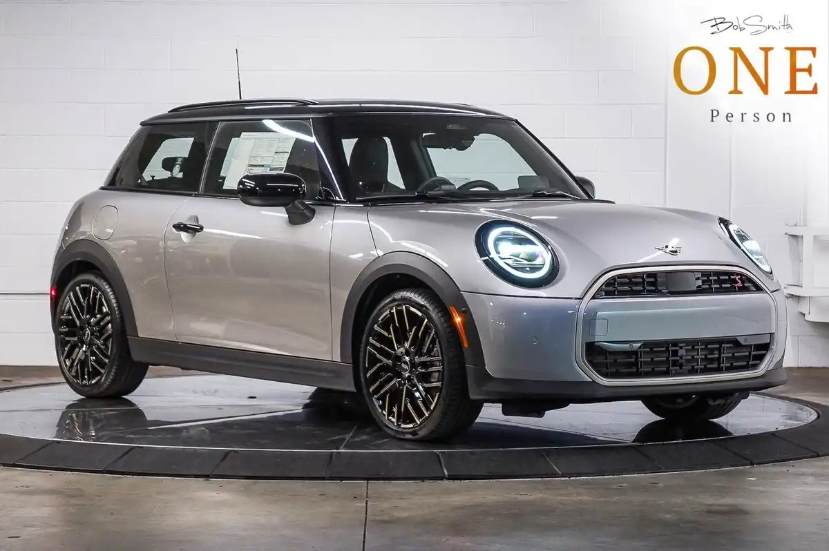 2026 MINI Hardtop Cooper S Signature's photo