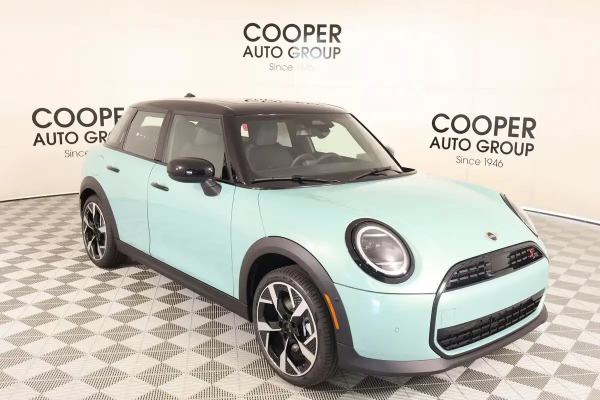 2026 MINI Hardtop Cooper S Signature's photo