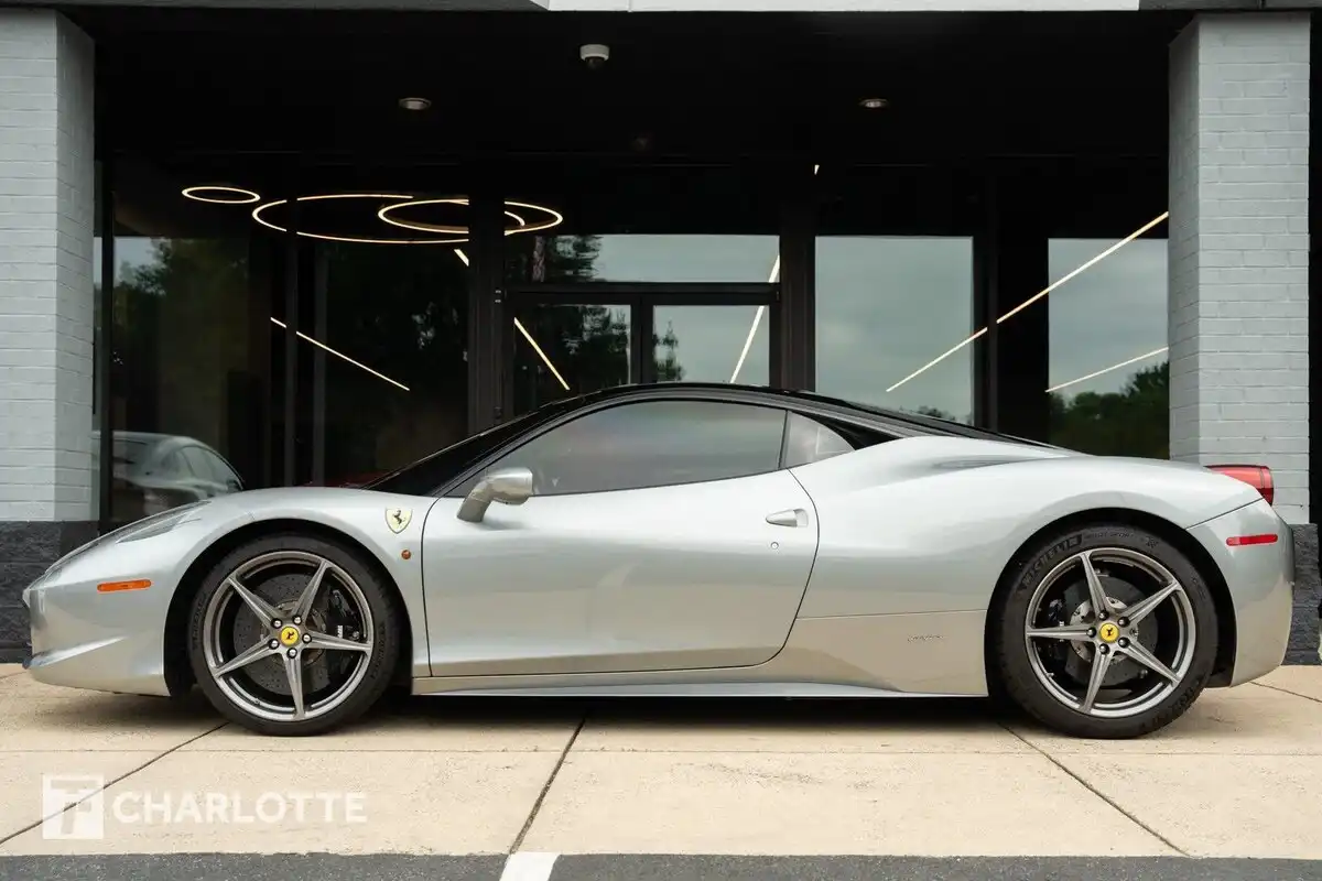2011 Ferrari 458 Base's photo