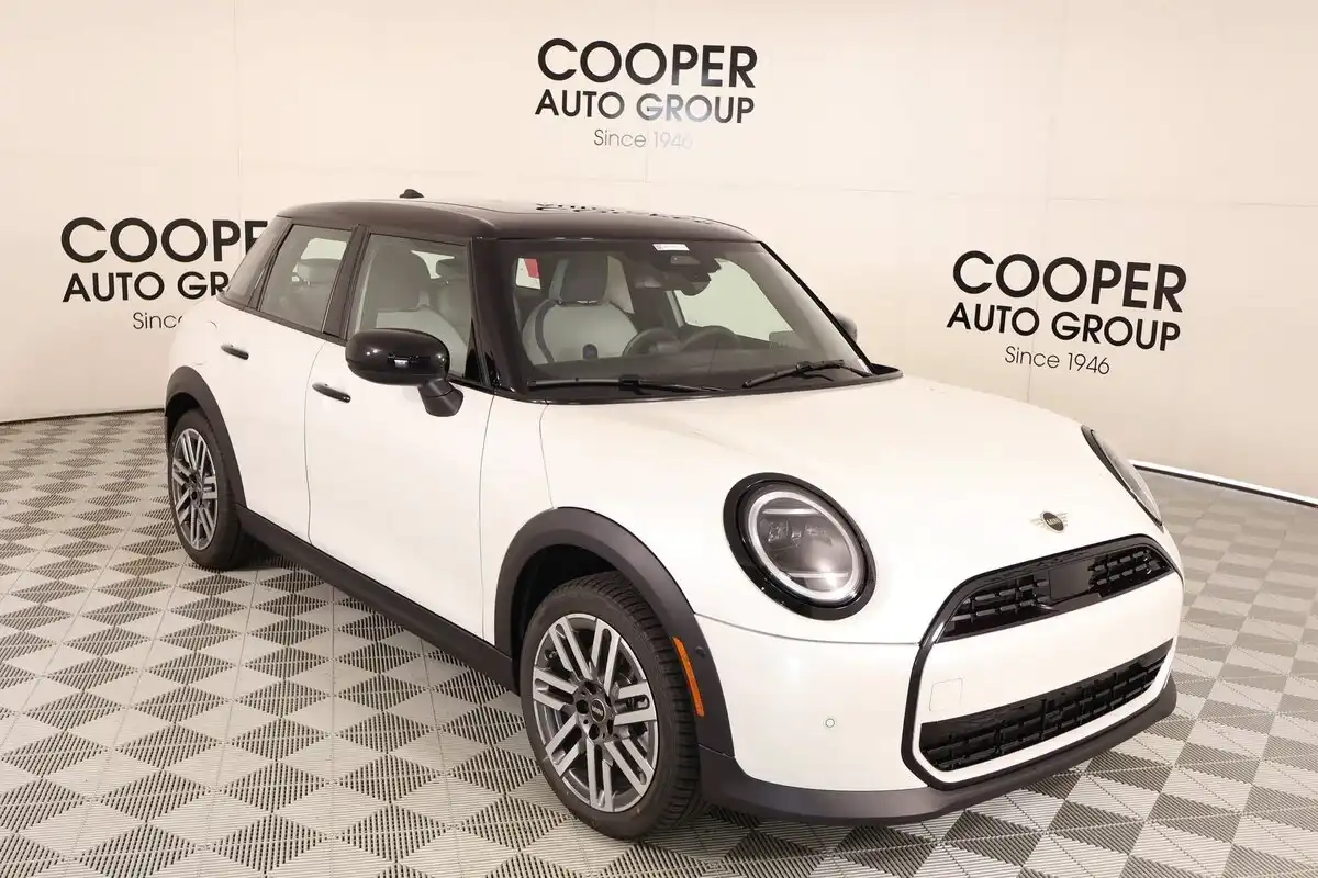 2026 MINI Hardtop Cooper Oxford Edition's photo