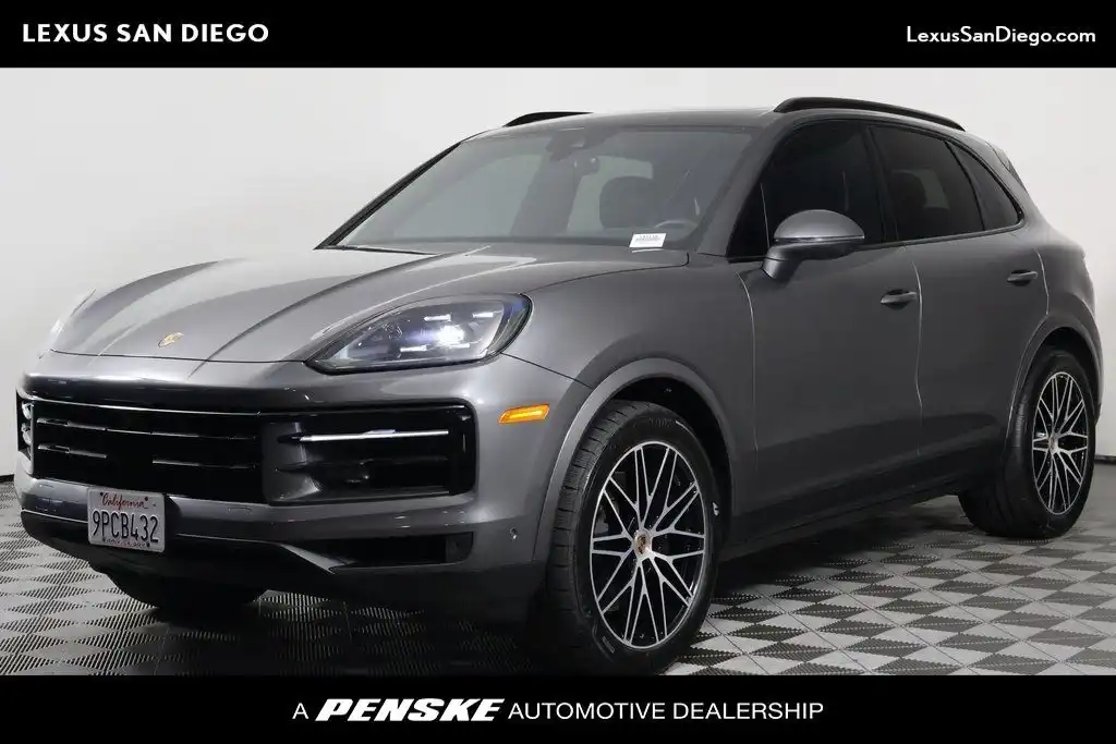 2025 Porsche Cayenne Base's photo