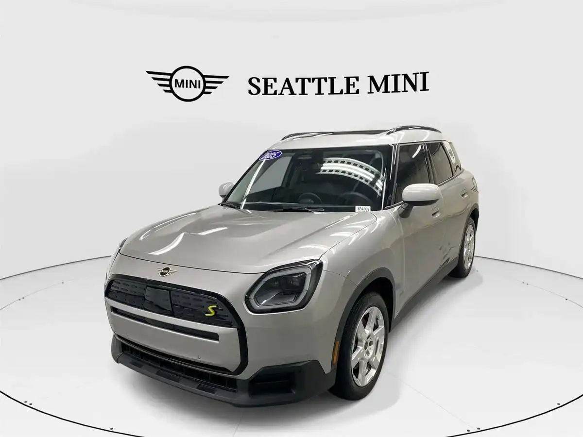 2025 MINI Countryman SE ALL4's photo