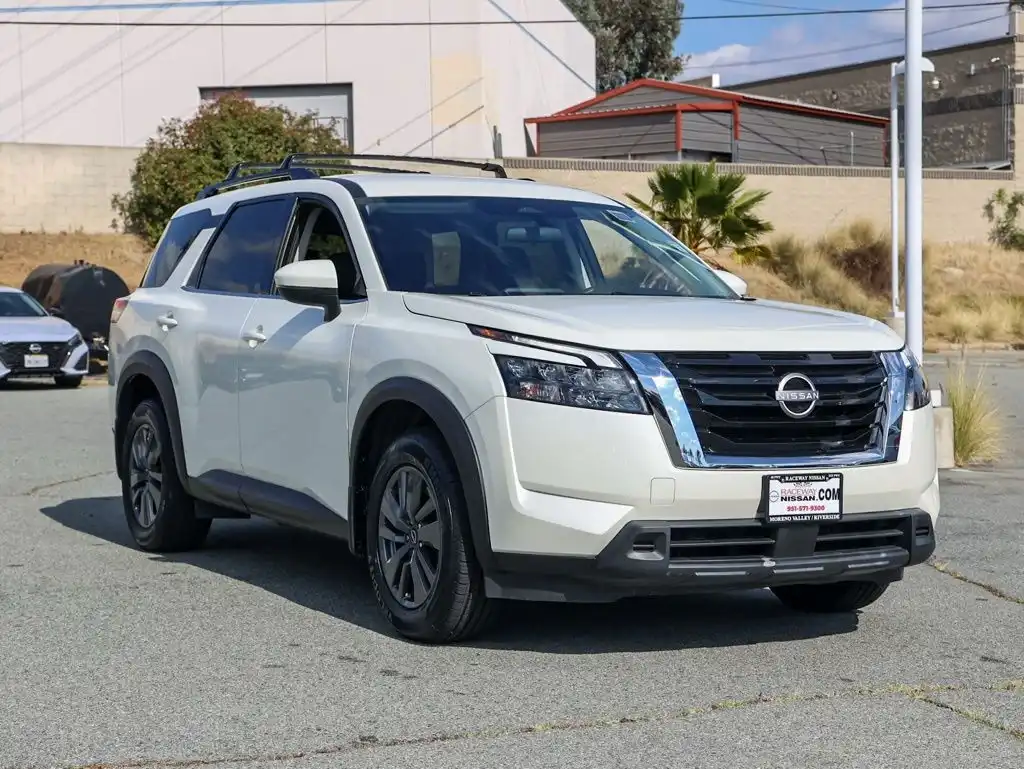 2024 Nissan Pathfinder SV 2WD's photo