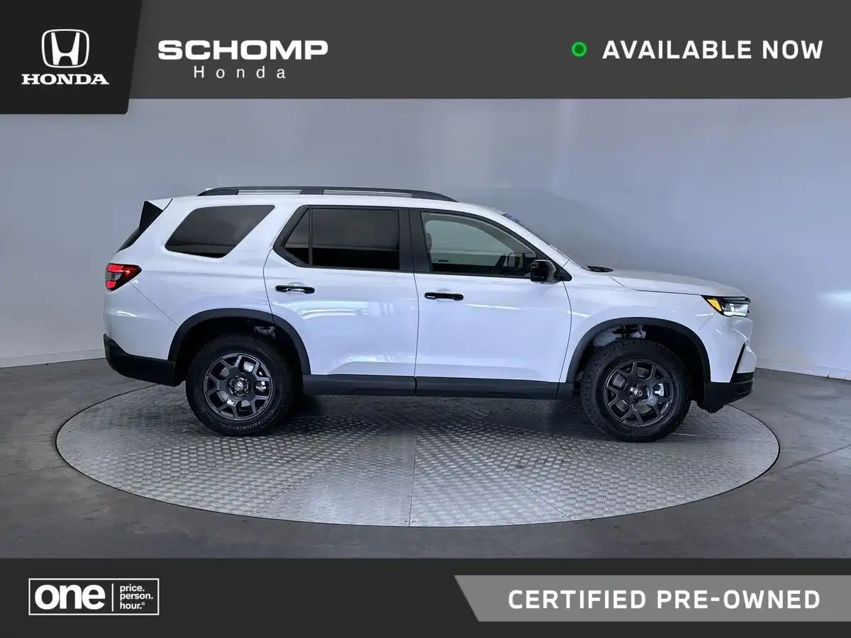 2025 Honda Pilot TrailSport AWD's photo