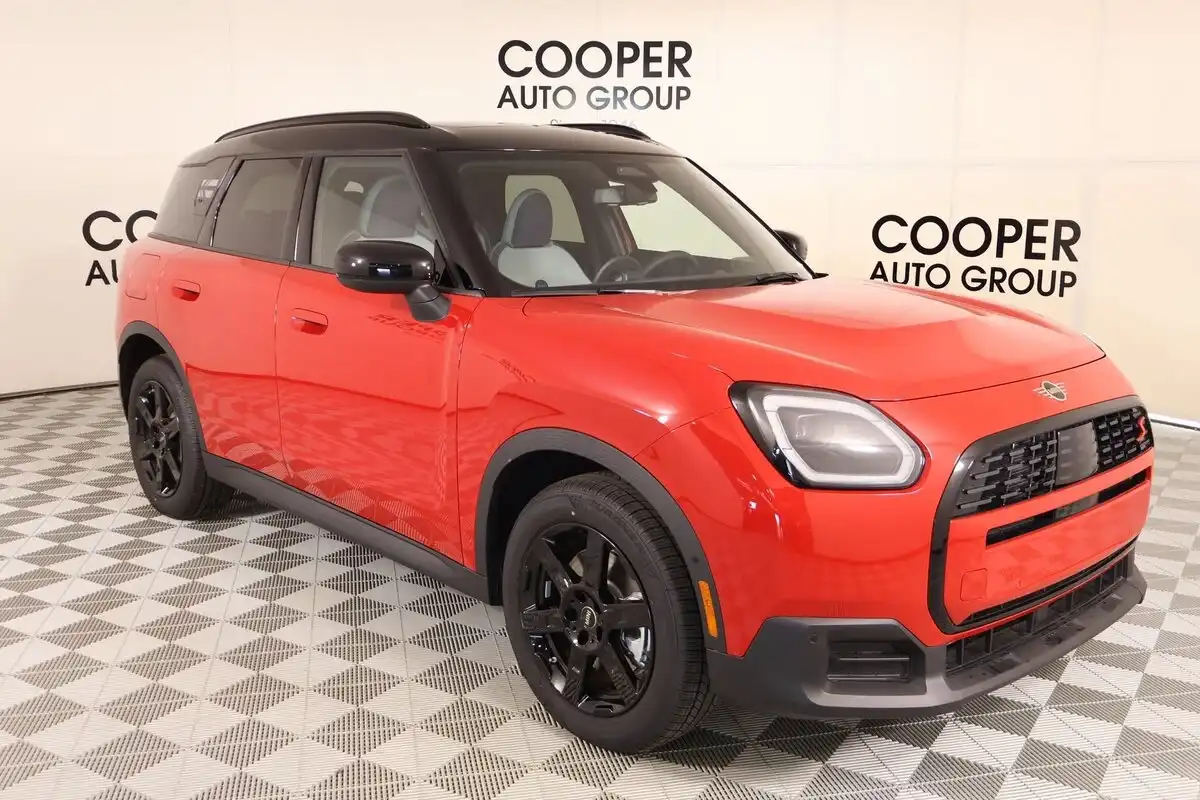 2027 MINI Countryman S ALL4 Oxford Edition's photo