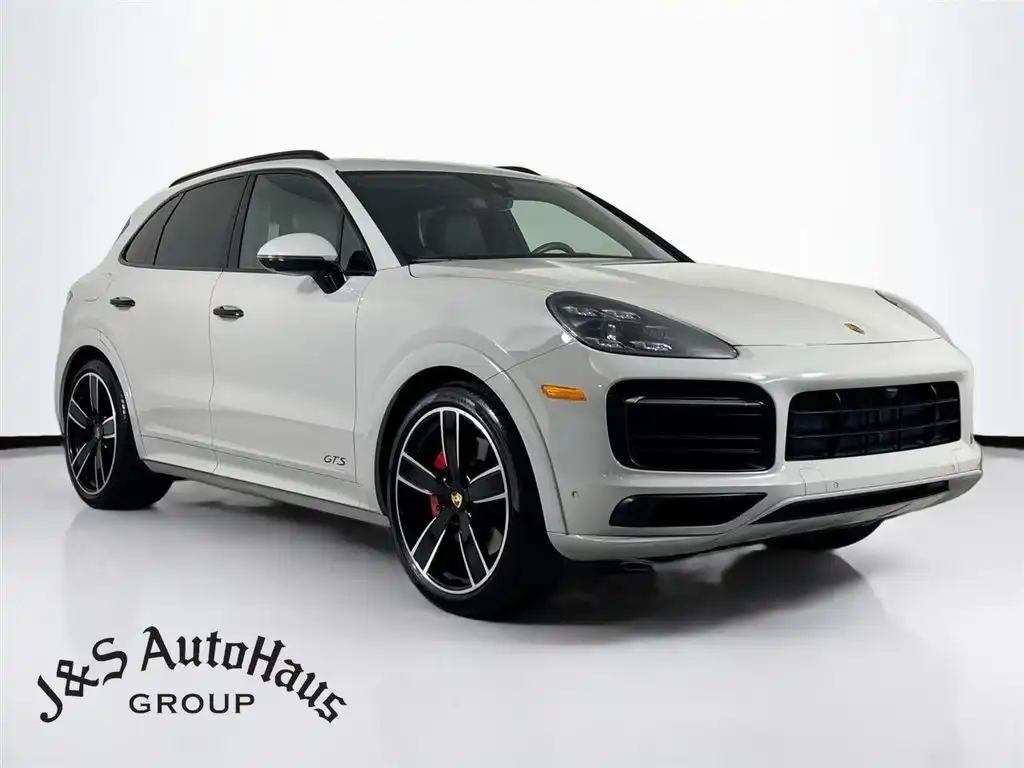 2022 Porsche Cayenne GTS's photo