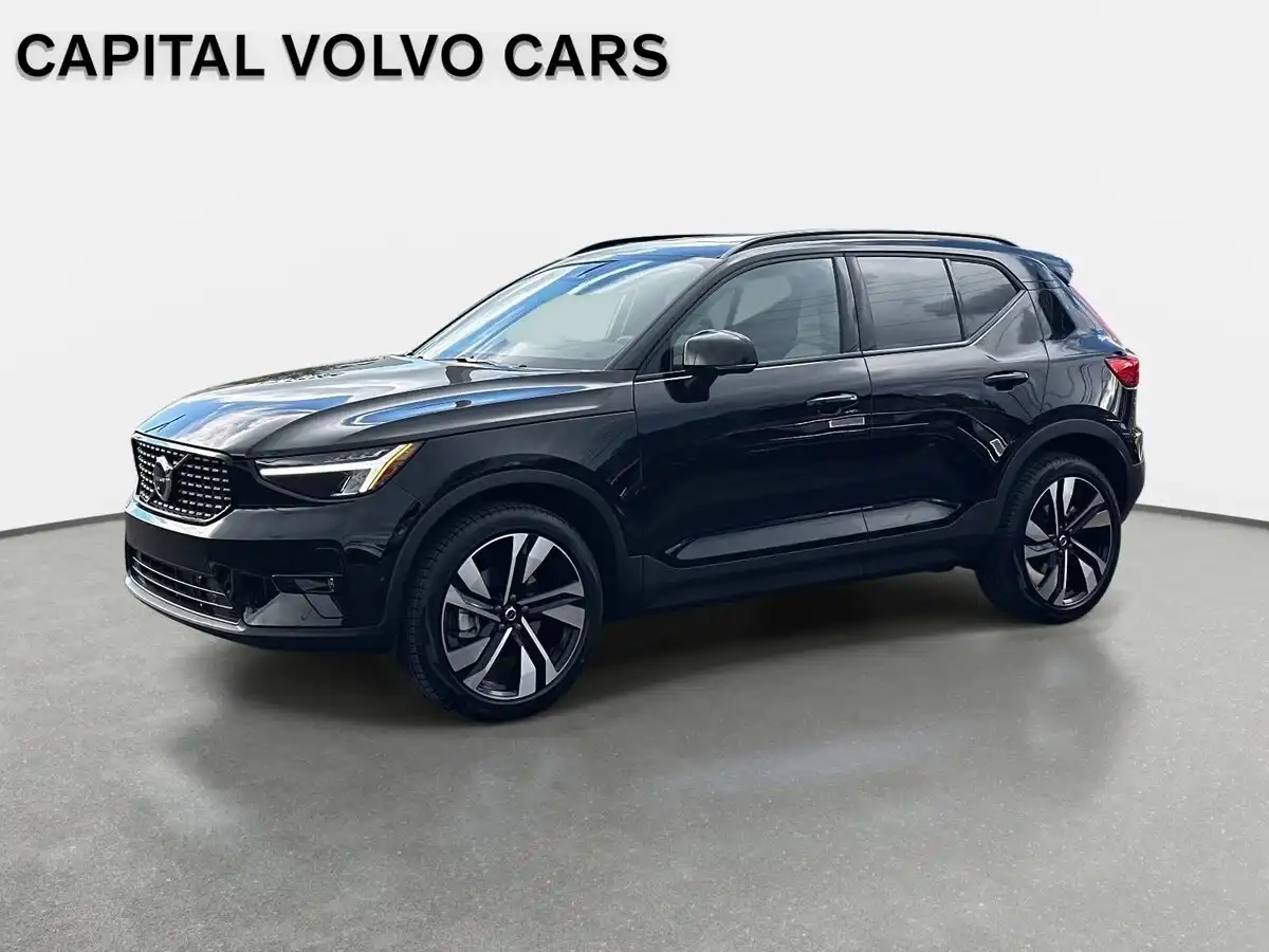 2026 Volvo XC40 B4 Plus Dark FWD's photo
