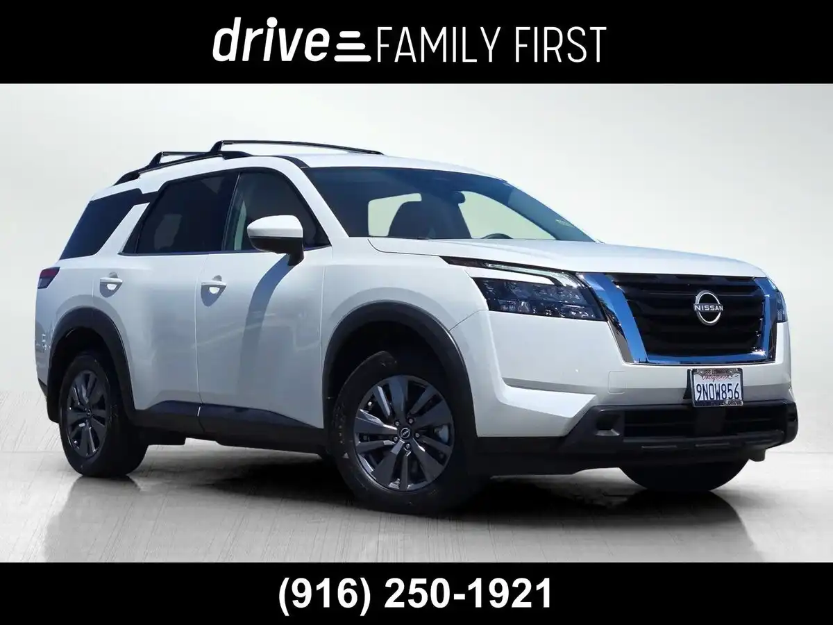 2024 Nissan Pathfinder SV 2WD's photo