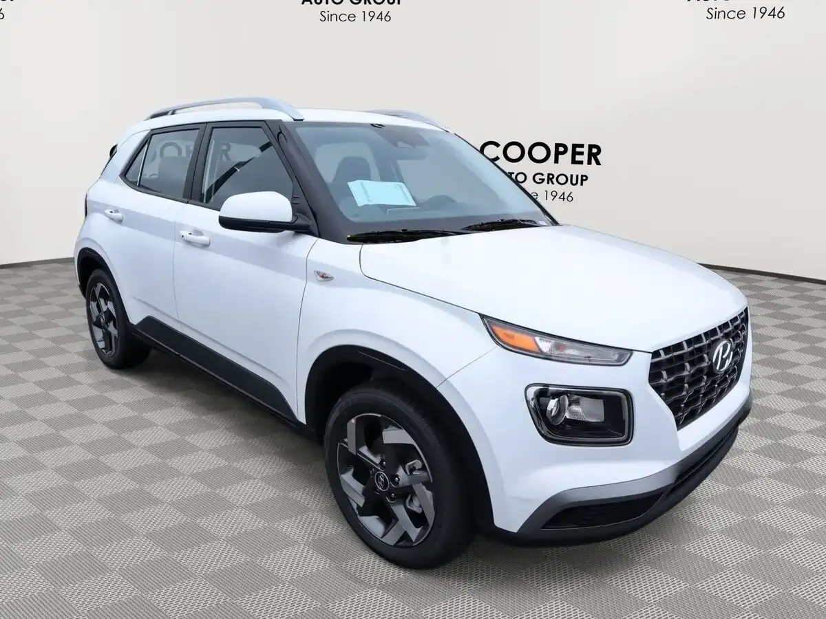 2026 Hyundai Venue SEL w/ 2-Tone Roof IVT's photo