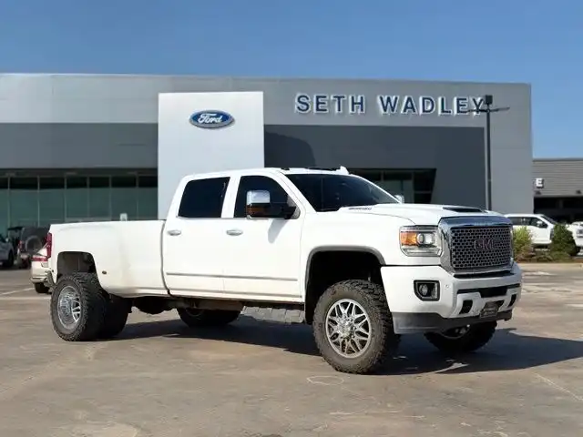 2017 GMC Sierra 4WD Crew Cab Standard Box Denali's photo