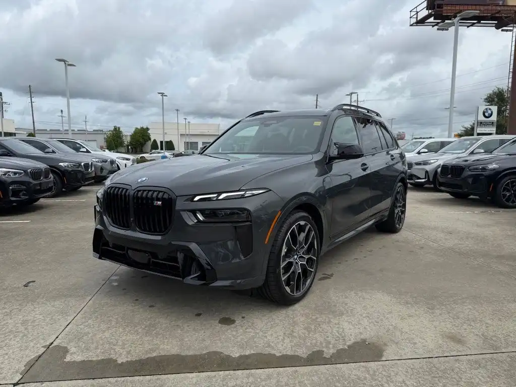 2027 BMW X7 M60i's photo