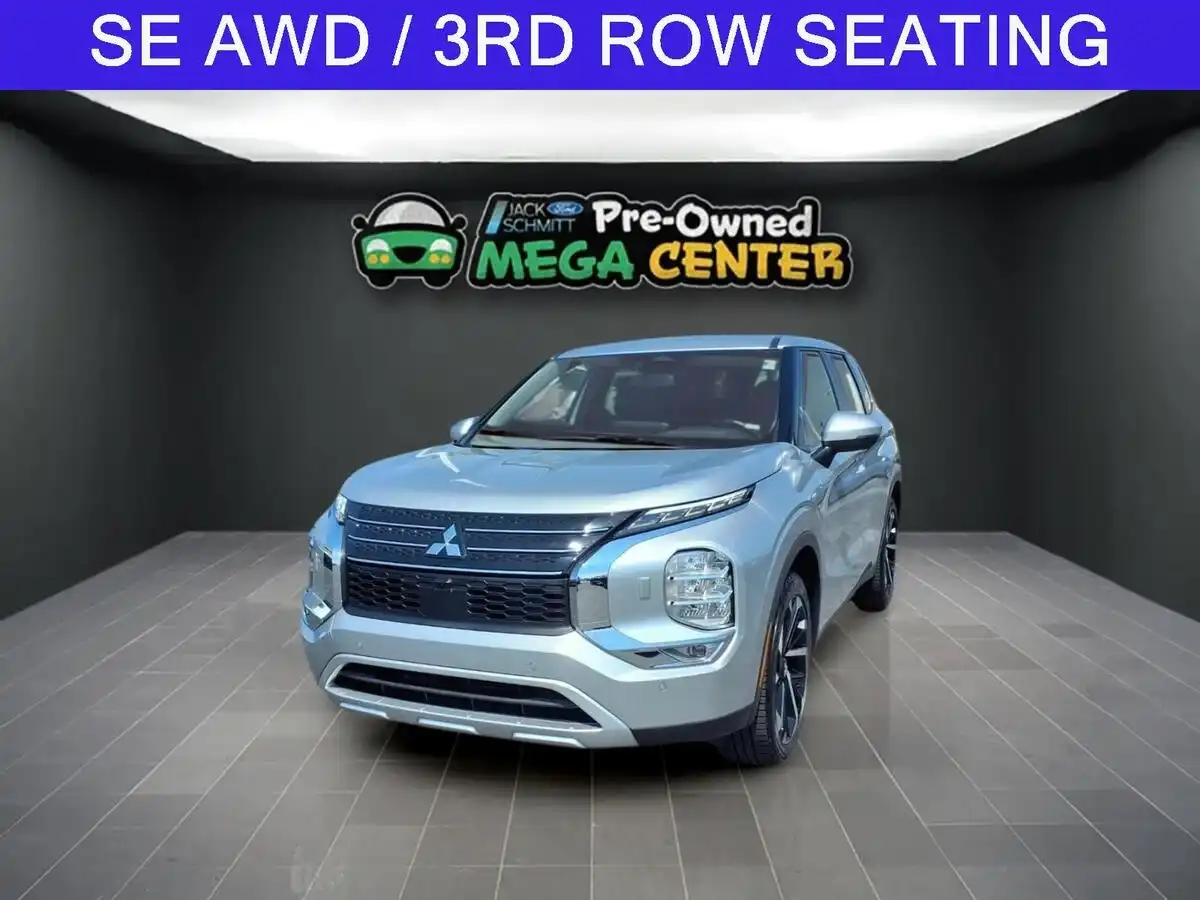 2024 Mitsubishi Outlander SE S-AWC's photo