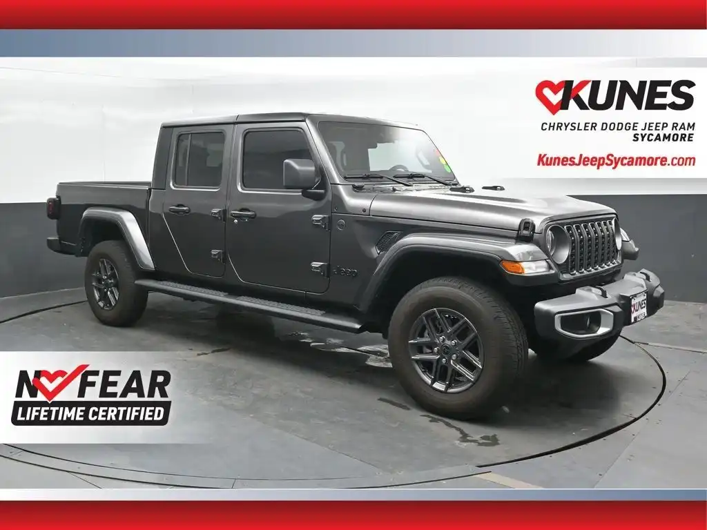 2025 Jeep Gladiator Sport S Auto's photo