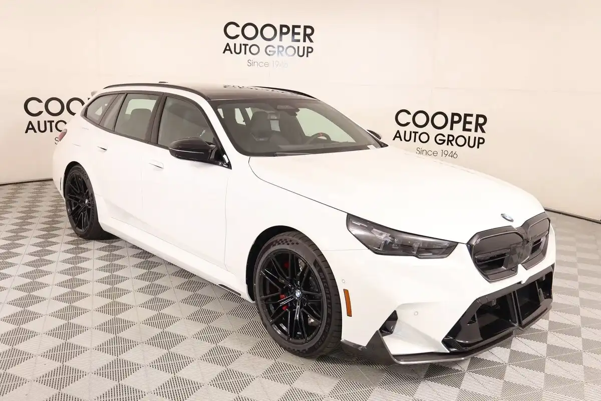 2027 BMW M5 M5 Touring's photo