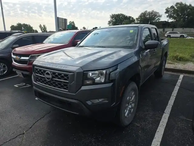 2024 Nissan Frontier SV Crew Cab 4X4 SWB's photo