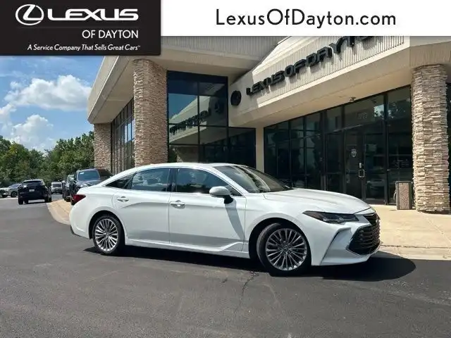2019 Toyota Avalon Limited's photo