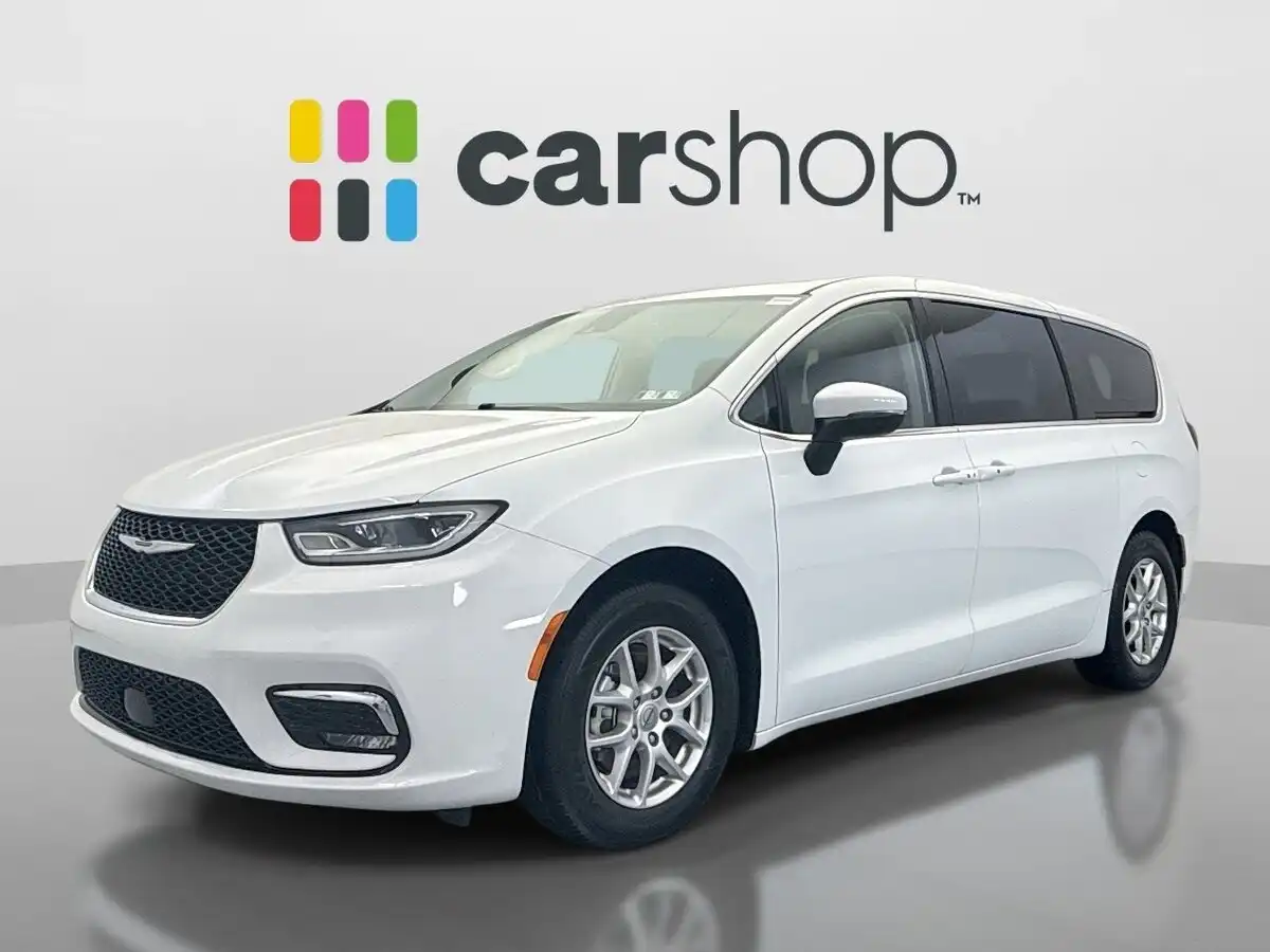 2023 Chrysler Pacifica Touring L's photo