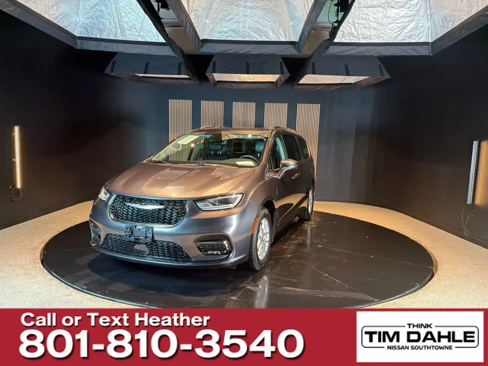 2022 Chrysler Pacifica Touring L's photo