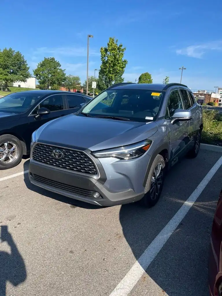 2023 Toyota Corolla Cross XLE FWD's photo
