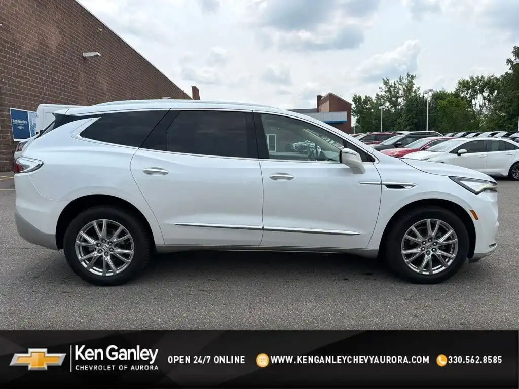 2023 Buick Enclave Essence AWD's photo