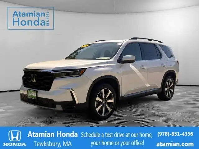 2025 Honda Pilot Touring AWD's photo