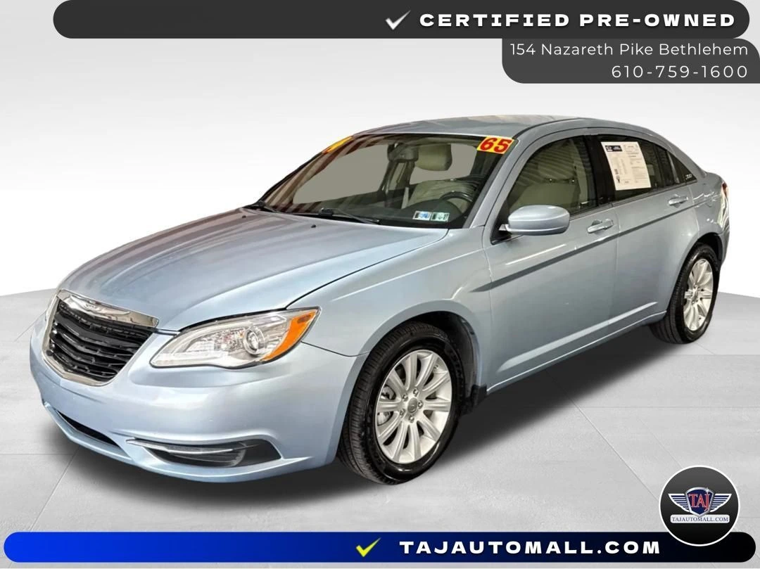 2014 Chrysler 200 Touring's photo
