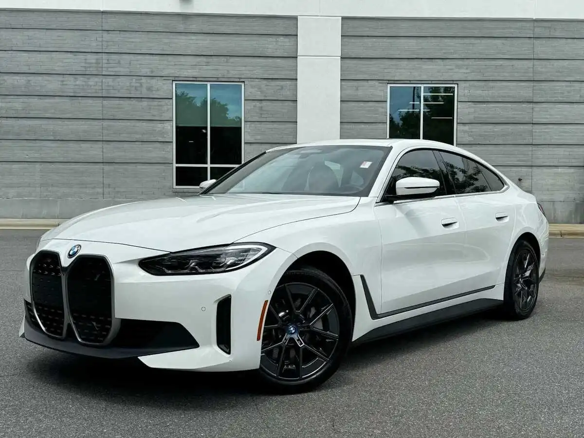 2023 BMW i4 eDrive40's photo