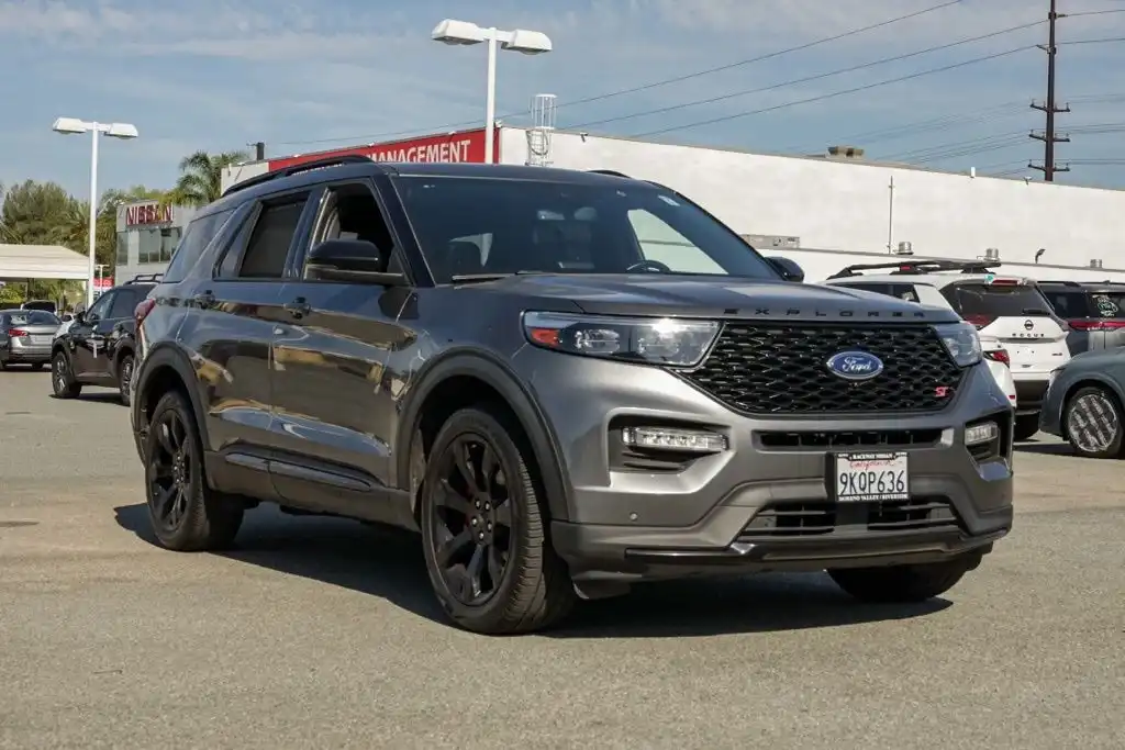 2023 Ford Explorer ST 4WD's photo