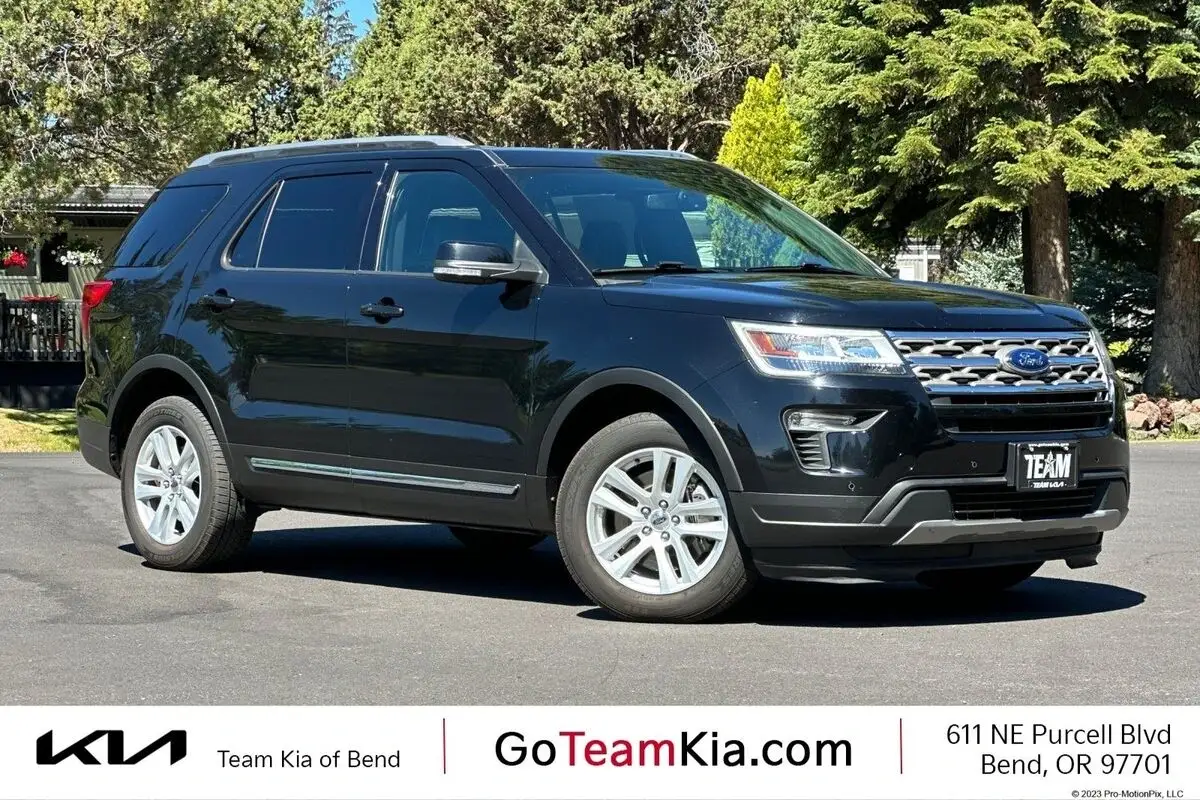 2018 Ford Explorer XLT 4WD photo 1