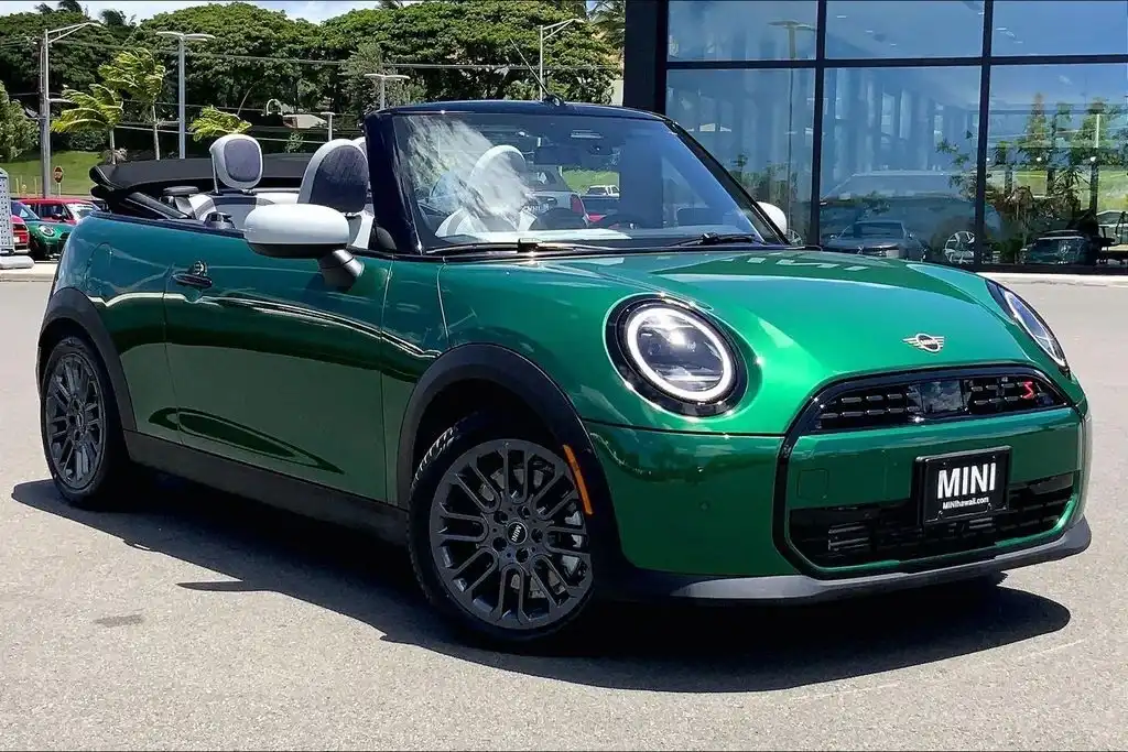 2026 MINI Convertible Cooper S Signature's photo