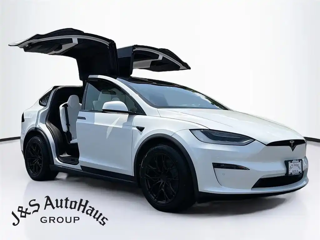 2022 Tesla Model X Long Range's photo