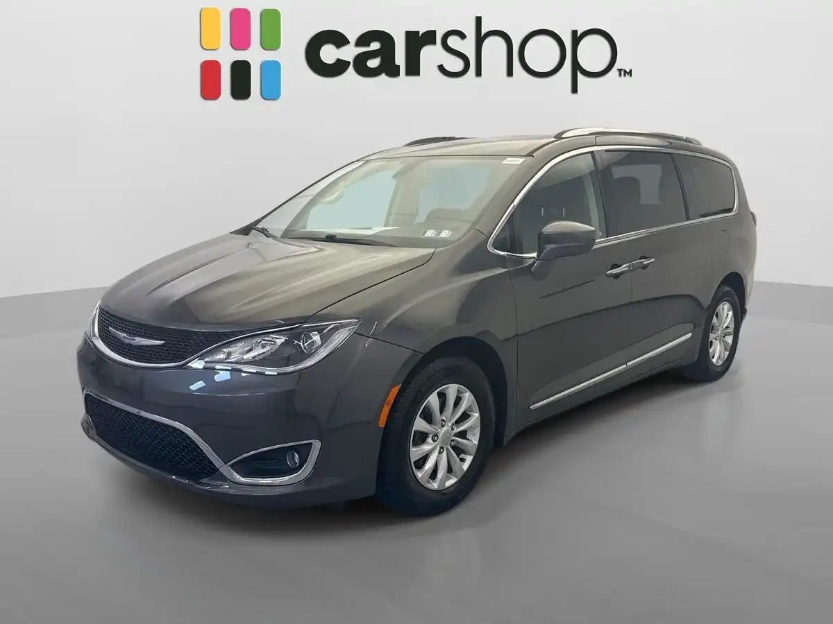 2019 Chrysler Pacifica Touring L's photo