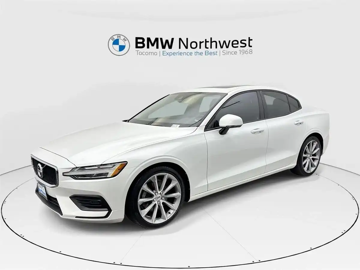 2020 Volvo S60 T5 Momentum's photo