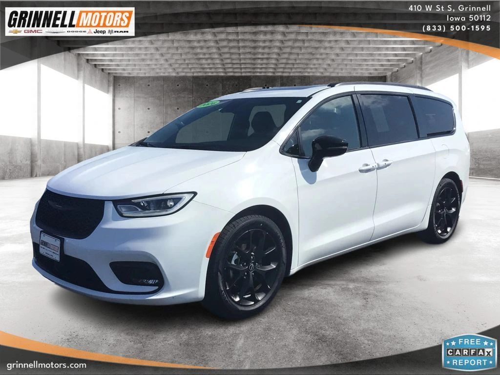 2026 Chrysler Pacifica Limited's photo