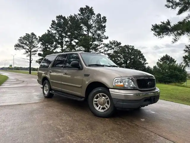 2002 Ford Expedition Base's photo
