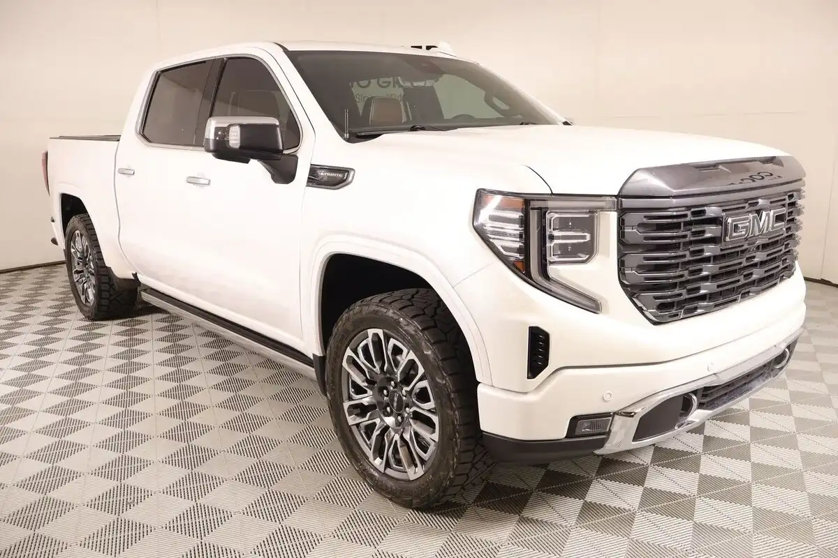 2024 GMC Sierra Denali Ultimate 4WD Crew Cab Short Box's photo