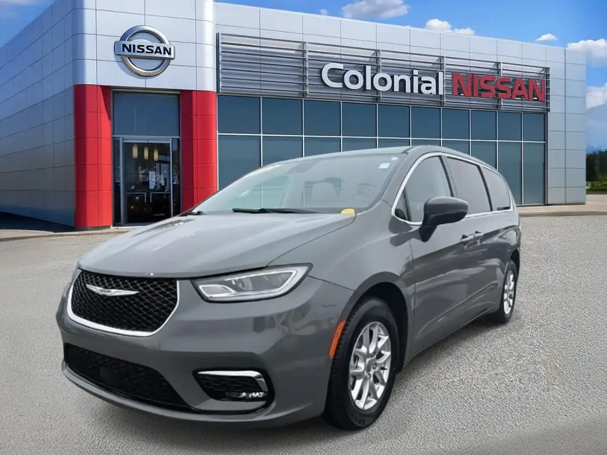 2023 Chrysler Pacifica Touring L's photo