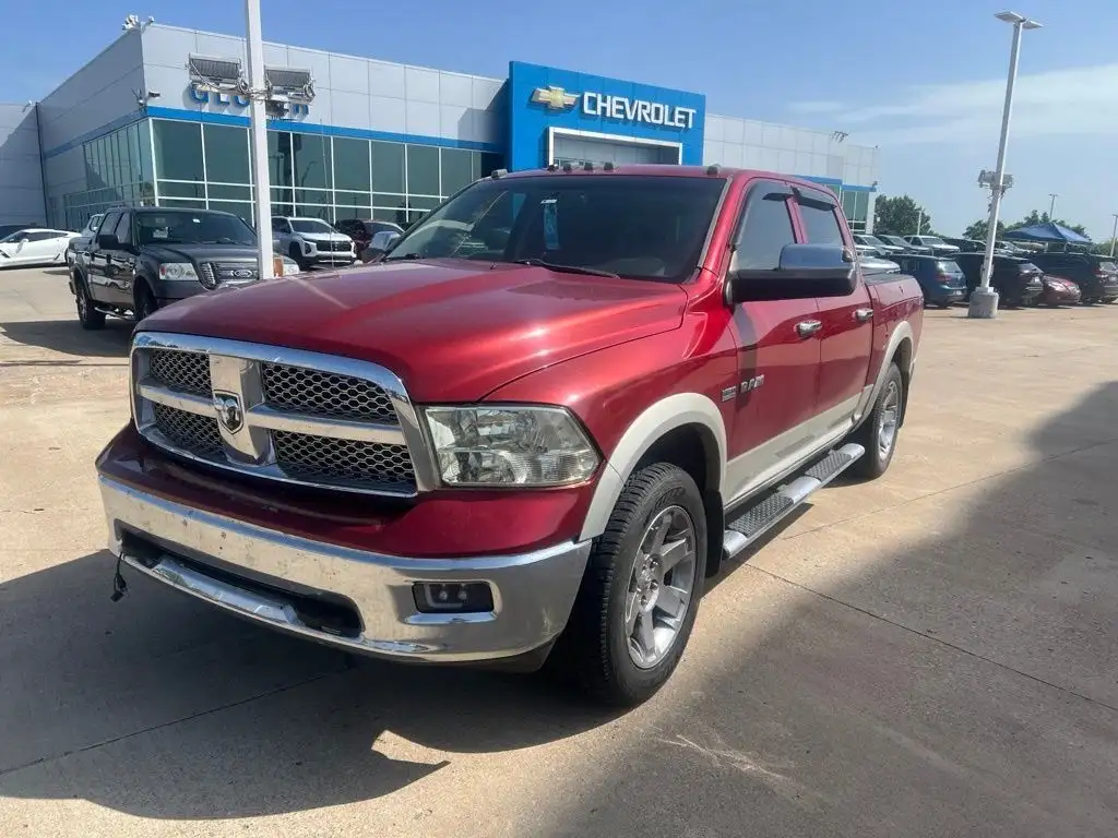 2010 RAM 1500 ST 4x4 Crew Cab's photo