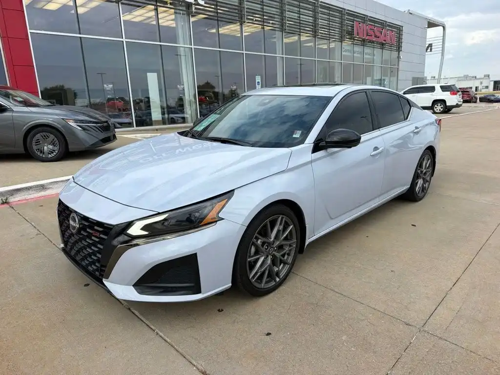 2024 Nissan Altima 2.0 VC-T SR's photo
