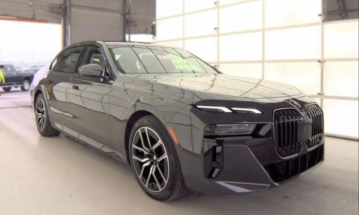 2026 BMW 7 Series 760i xDrive Sedan's photo