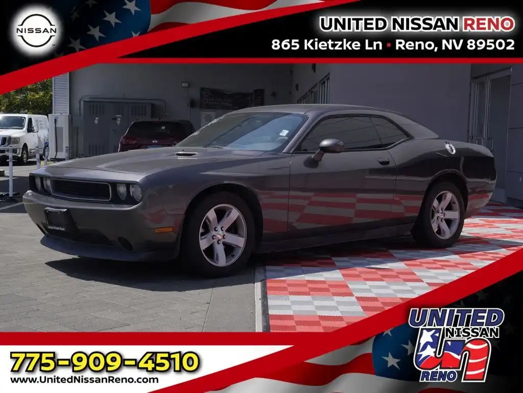 2013 Dodge Challenger SXT's photo