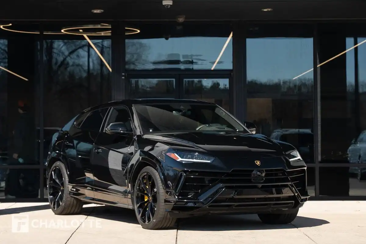 2024 Lamborghini Urus 4.0 V8 S's photo